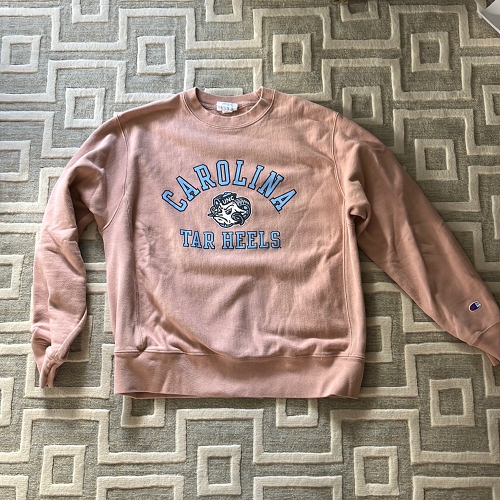 Champion UNC Tar Heels pink crew sweatshirt. Mens M. very good used condition.